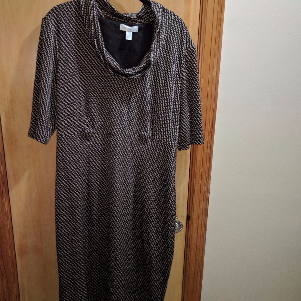 Knit beige and black geometric print dress