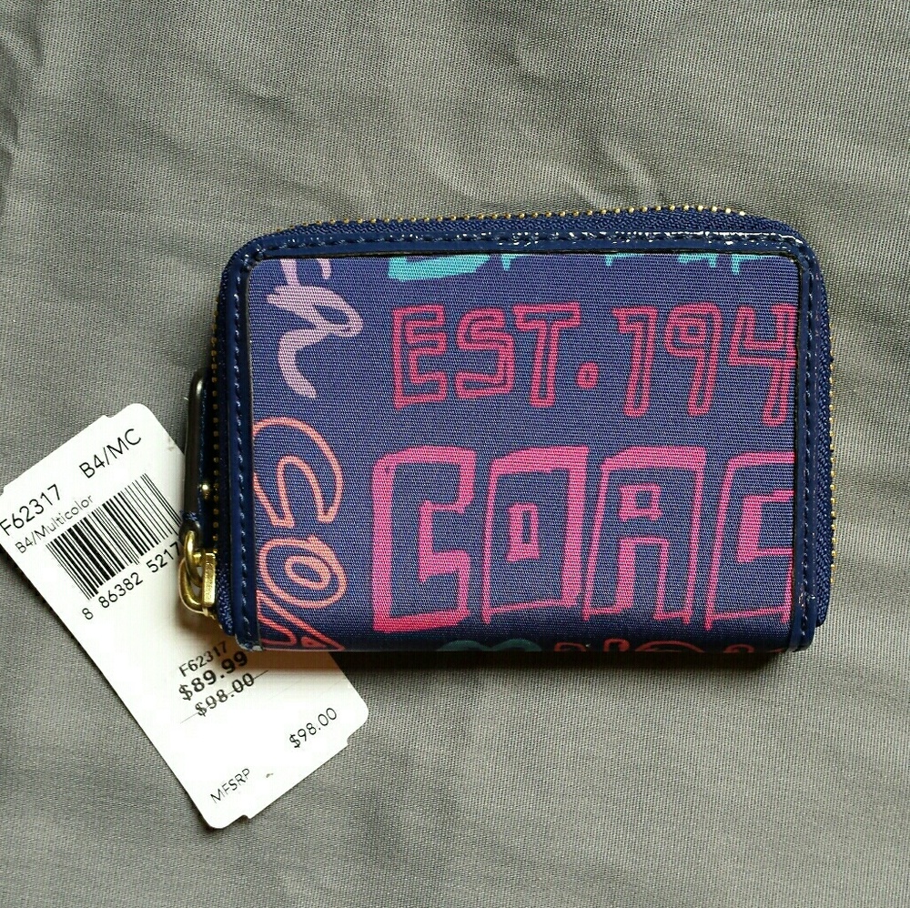COACH Daisy Storypatch Graffiti Medium Zip Wallet