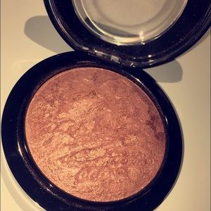 M•A•C mineralized skin finish in cheeky bronze