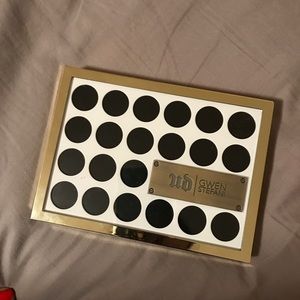 Gwen Stefani Urban decay eyeshadow Palette