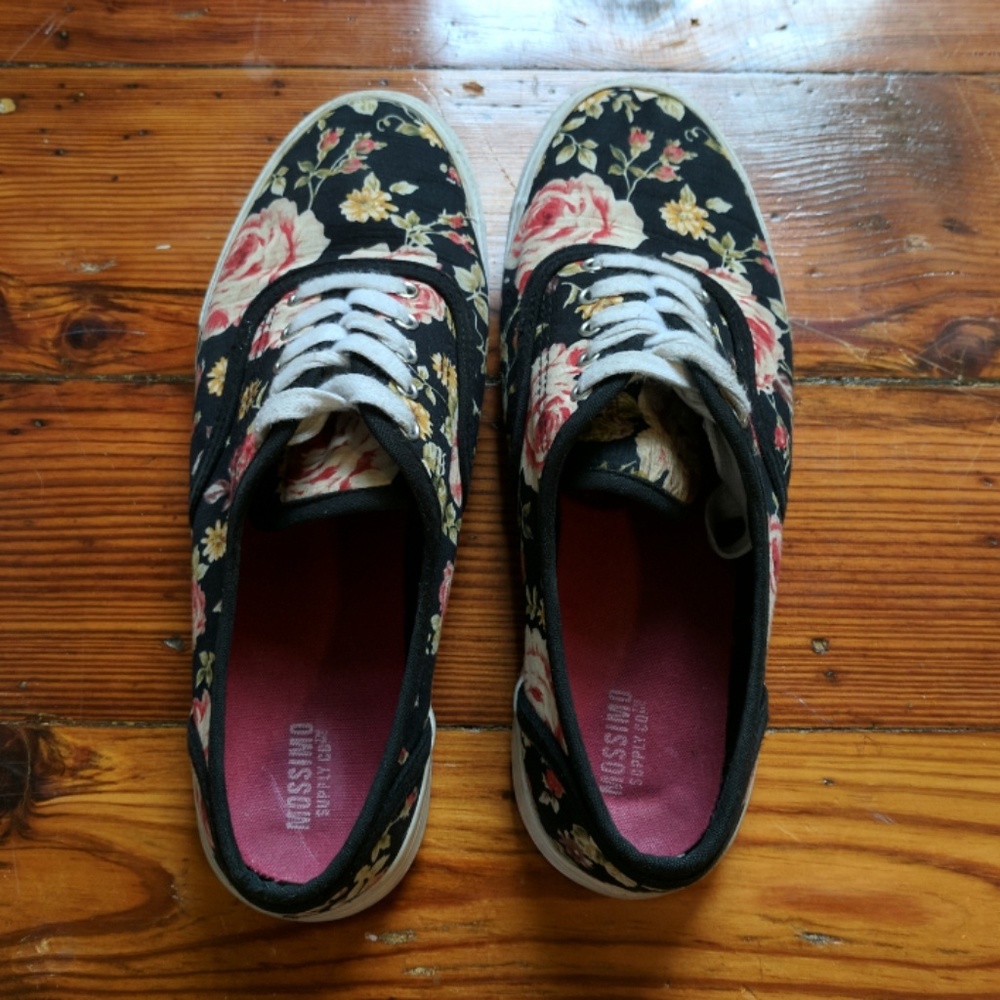Floral Lace-up Sneakers sz. 8