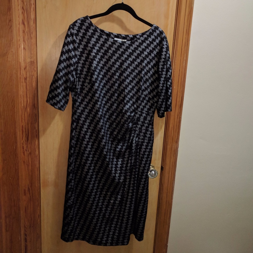 Black and gray houndstooth knit dress