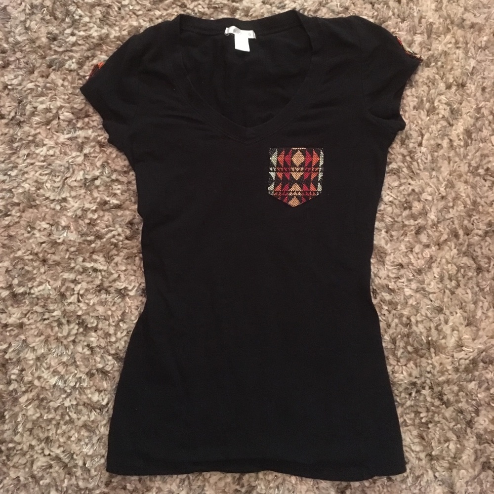 V-neck Pocket Tee ✨