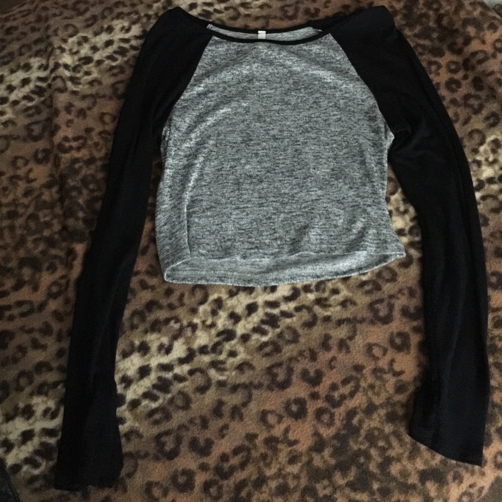 ✨✨ GREY/BLACK LONG SLEEVE CROP TOP ✨✨