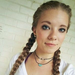 Meet your Posher, Alexandra