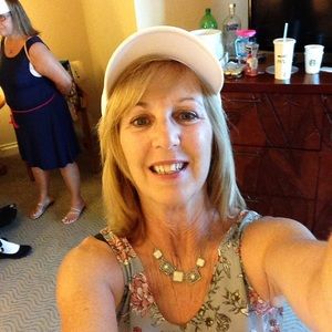 Meet your Posher, Leigh