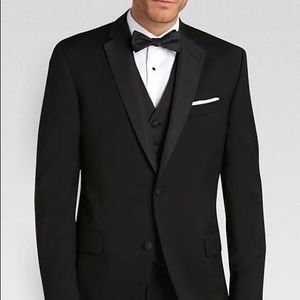 BLACK by Vera Wang Slim Fit Tuxedo