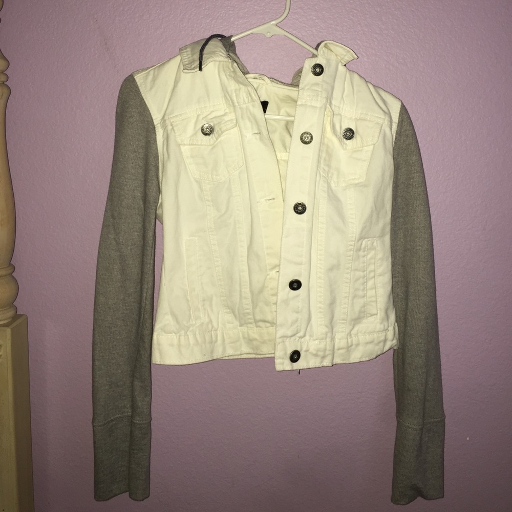✨✨ WHITE/GREY DENIM JACKET ✨✨