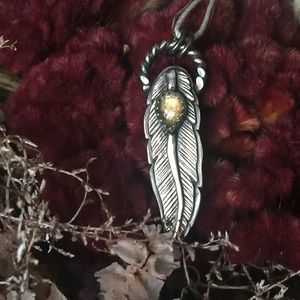 sᴛᴇʀʟɪɴɢ sɪʟᴠᴇʀ ғᴇᴀᴛʜᴇʀ ᴘᴇɴᴅᴀɴᴛ