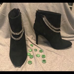 NWT Audrey Brooke Chain Black Booties