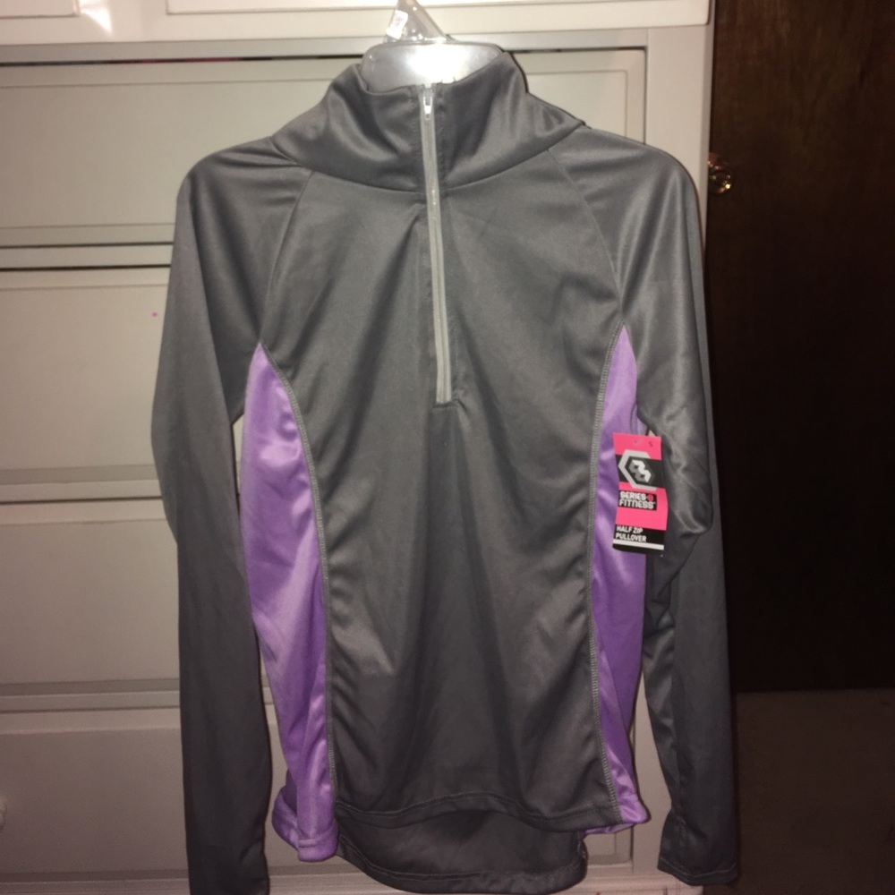 a zip up hoodie 😁