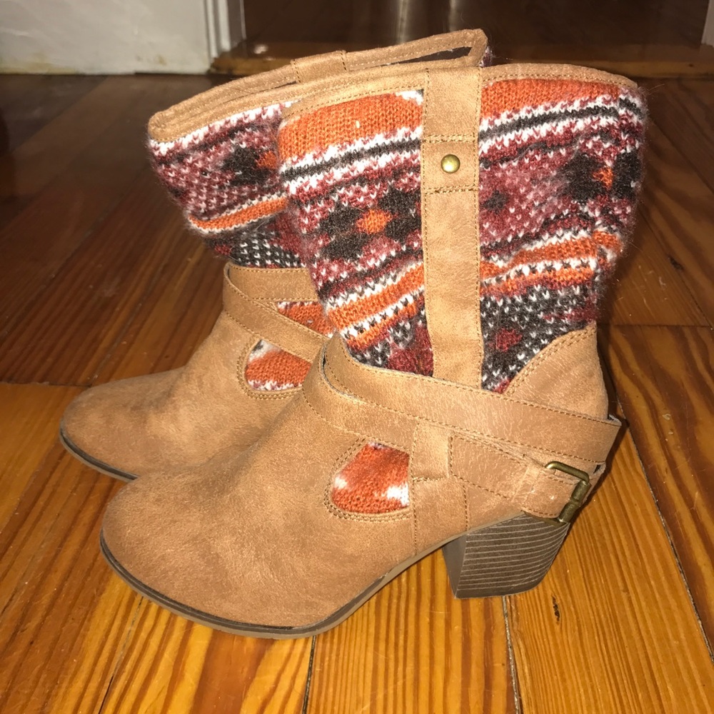 Pattern quilted boots
