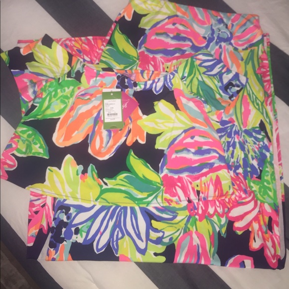 ❌SOLD ❌Lilly Pulitzer Mansi Crop Set - Picture 2 of 5