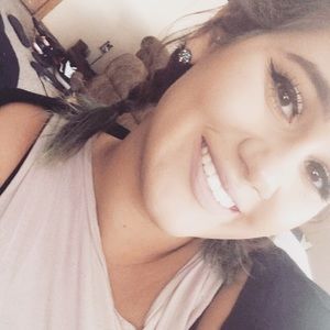 Meet your Posher, Chloe