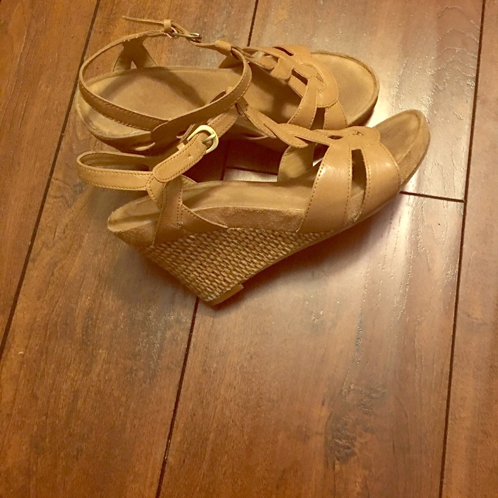 Size 7.5 Aerosole Wedges! Good used Condition.