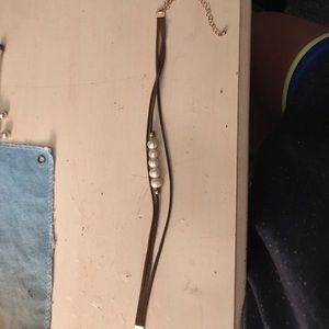 Pearl leather choker