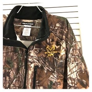 Realtree camo zip up jacket