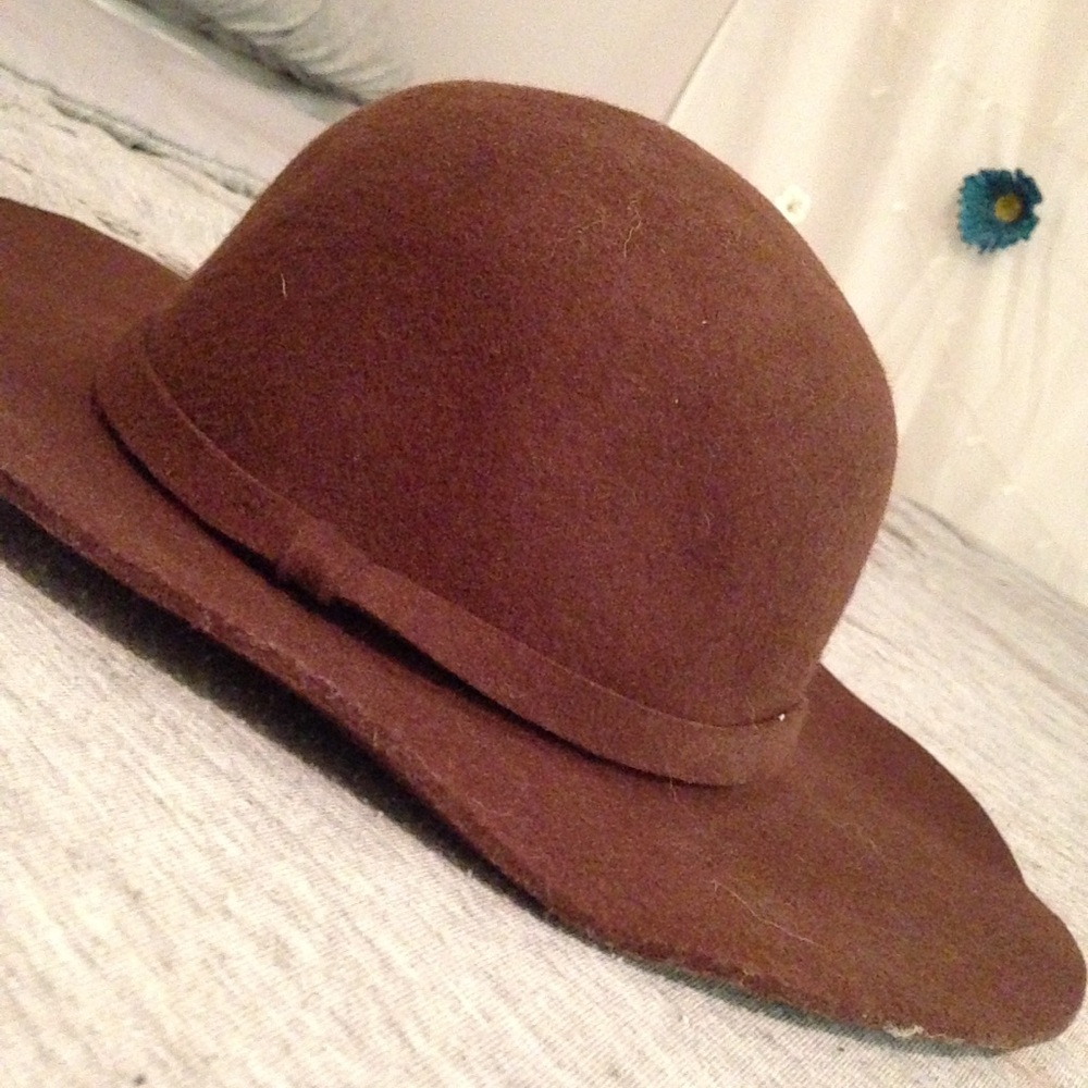 Floppy hat