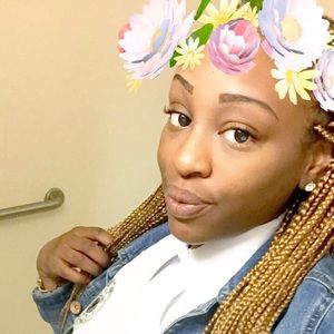 Meet your Posher, Damayia