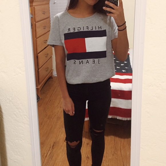 Tommy Hilfiger Tops - tommy tee