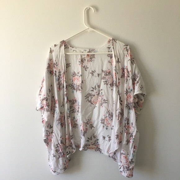 SALE!! MAKE OFFERS!! Floral Kimono - Picture 1 of 5