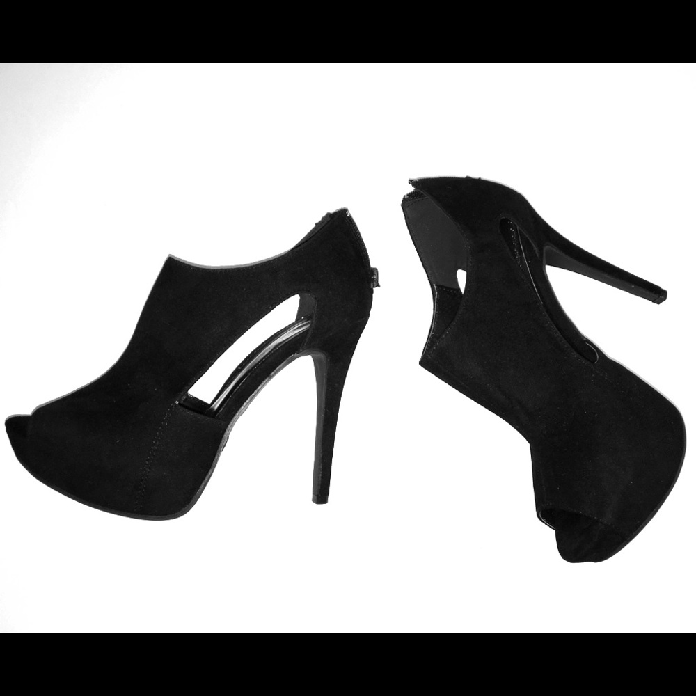 🚨ITEM SOLD🚨 Black Peep Toe Heels