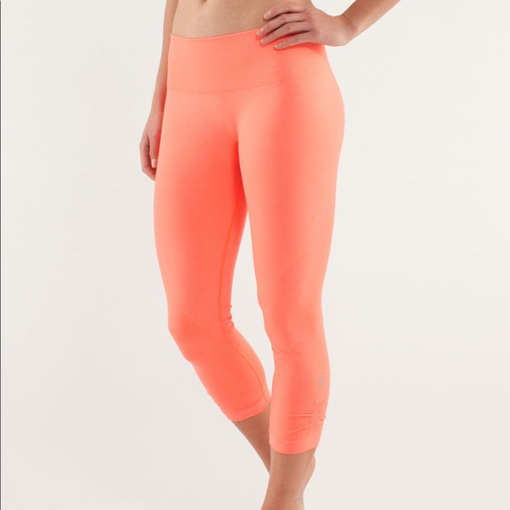 SOLD💕lululemon Ebb & Flow Crop sz 6