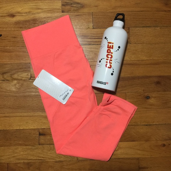 SOLD💕lululemon Ebb & Flow Crop sz 6 - Picture 4 of 6