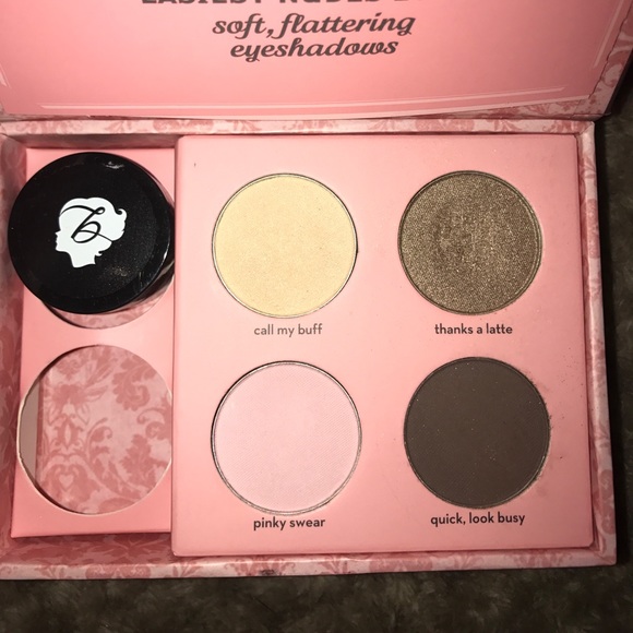 Benefit - world famous neutrals eyeshadow palette - Picture 1 of 4