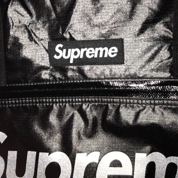 Supreme duffle bag 100% authentic - Picture 2 of 4