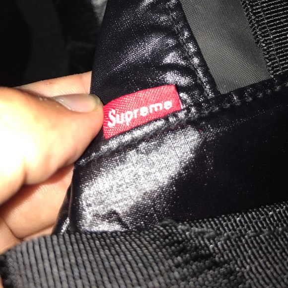 Supreme duffle bag 100% authentic - Picture 3 of 4