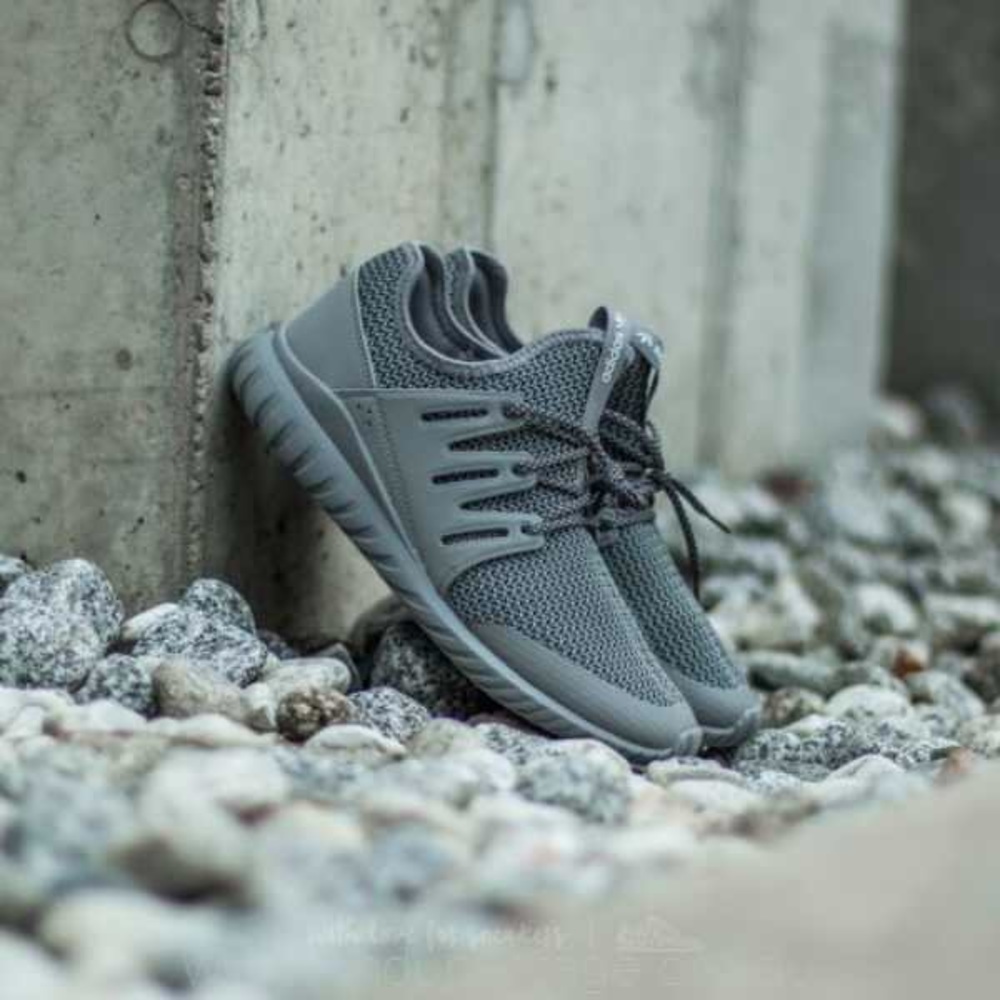 🔥 Adidas Grey Tubular Radial Sneaker 🔥