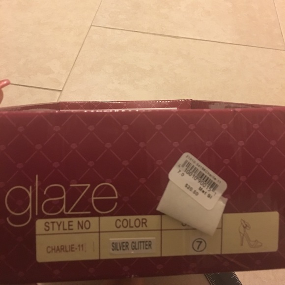 Silver high heels - Picture 4 of 4