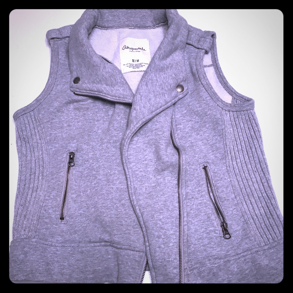 Aeropostale grey vest, size medium