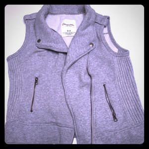 Aeropostale grey vest, size medium