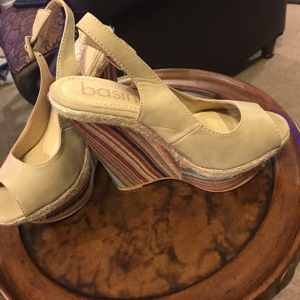 Light and gorgeous wedges