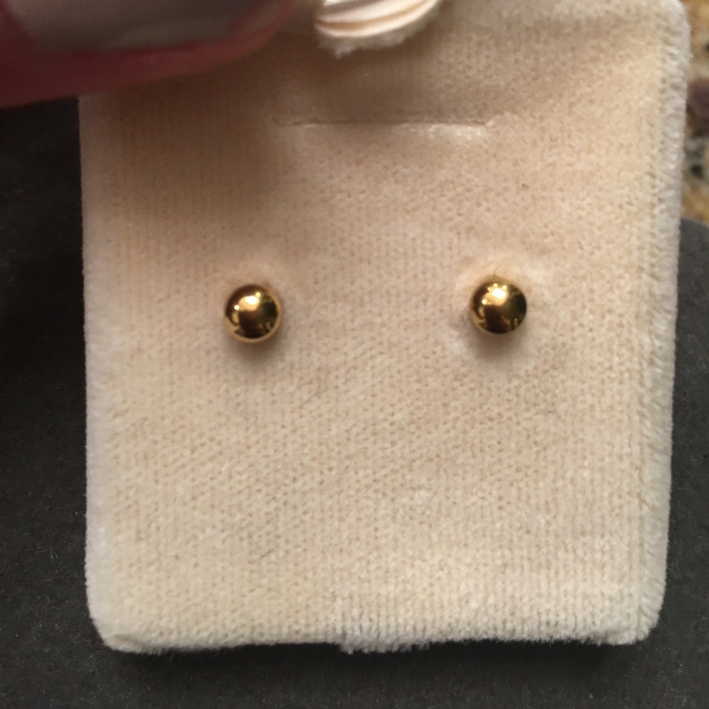 Earrings in 18k Gold. Made for piercing.