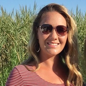 Meet your Posher, Melissa