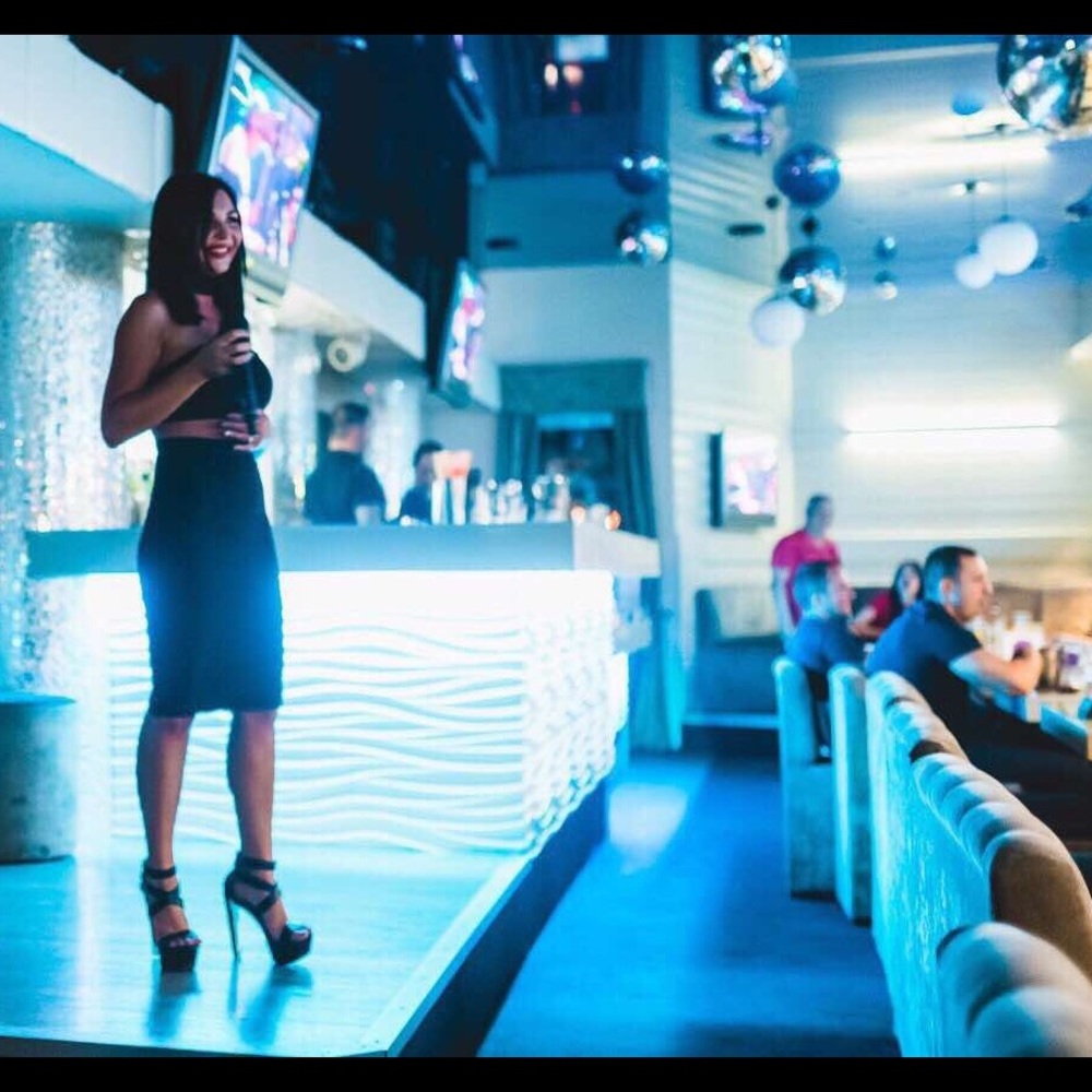Top - Picture 3 of 4