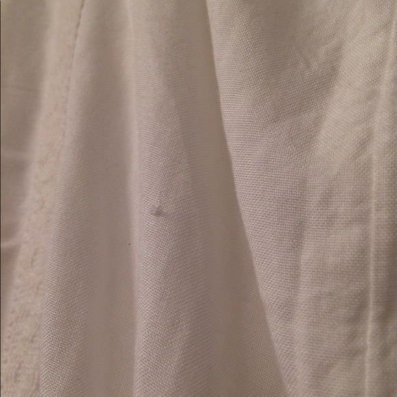 Adorable white dress with beaded details. - Picture 4 of 4