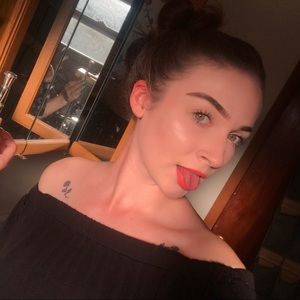 Meet your Posher, Cass