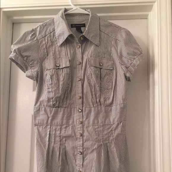 Flattering b&w striped blouse - Picture 2 of 4