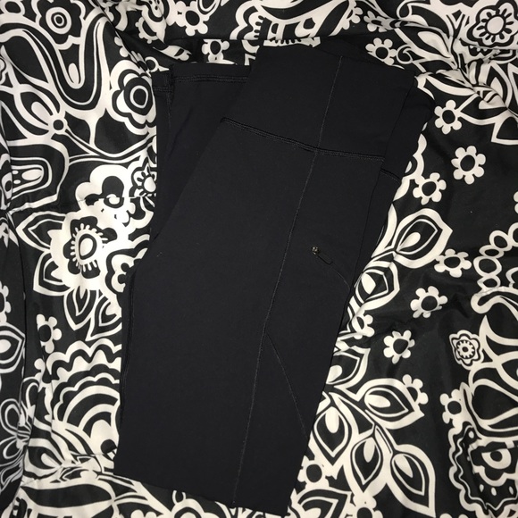 Lululemon Cadence Crusher Tight - Picture 3 of 6