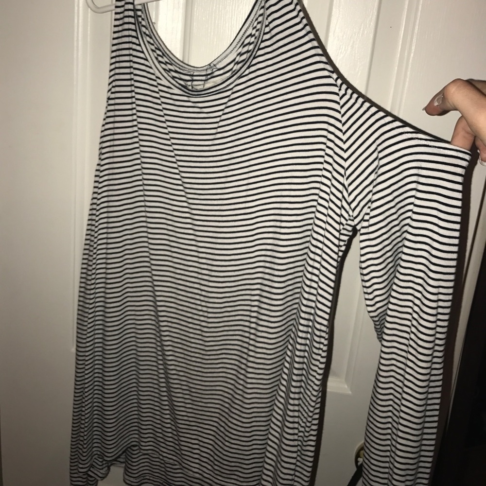 Abercrombie cut out shoulder