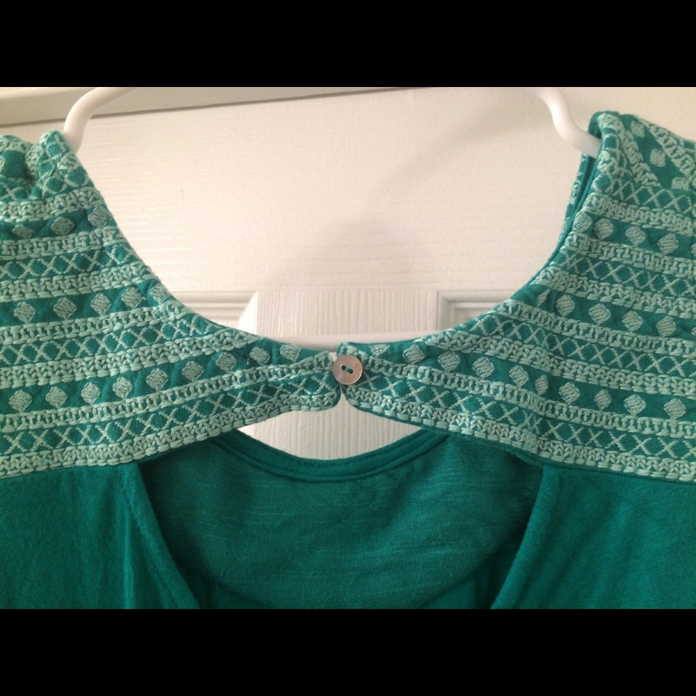 Sleeveless blue/green blouse. So soft!