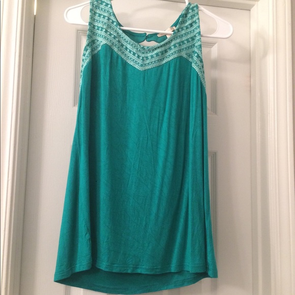 Sleeveless blue/green blouse. So soft! - Picture 2 of 4
