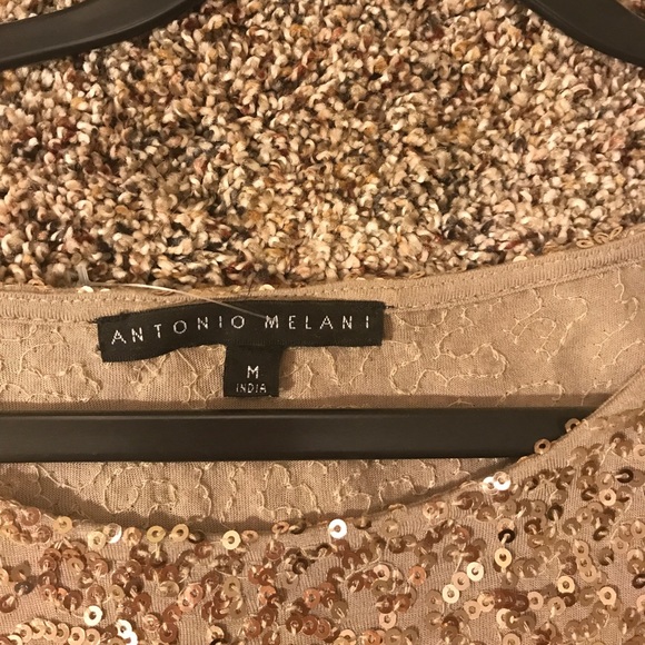 Gold sequin top! Great for girls night out or NYE! - Picture 2 of 3