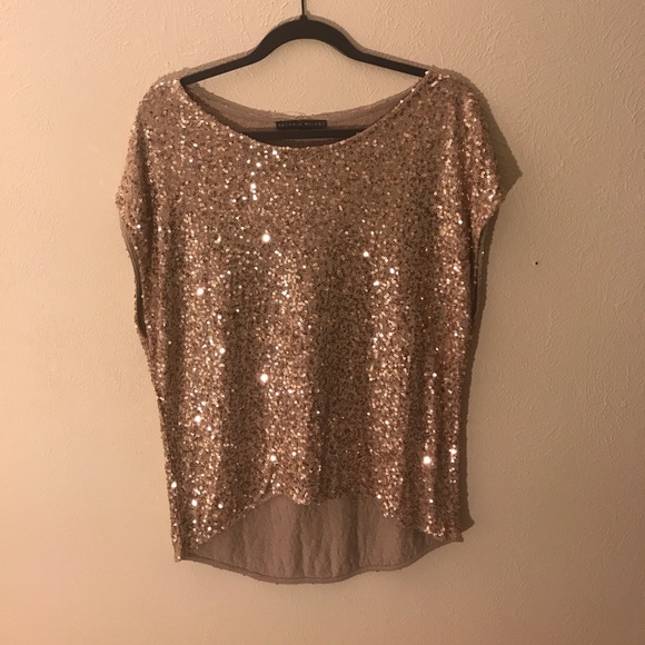 Gold sequin top! Great for girls night out or NYE! - Picture 3 of 3