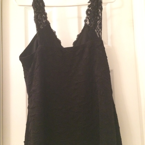 Super flattering black lace top - Picture 4 of 4