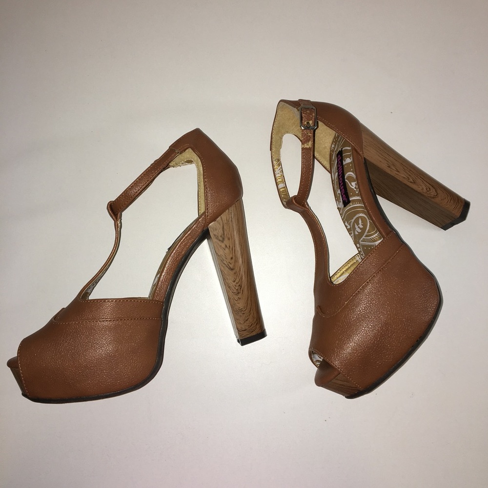 Brown/tan Chunky Heels by dollhouse